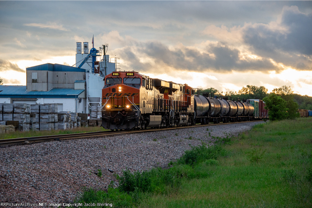 BNSF 8185